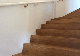 Parkettboden auf Treppe verlegt